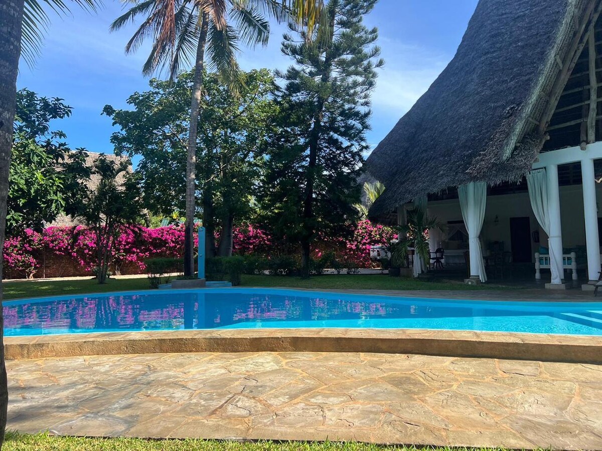 5BR Ensuite Villa With Pool — photo 2