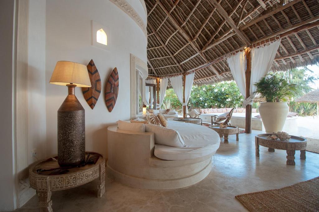 Nuru Villa — Beachfront — photo 6