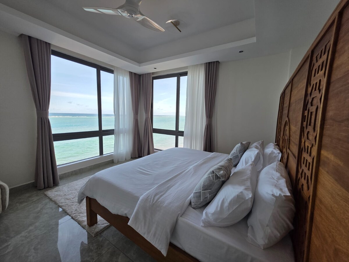 Nauras Exclusive Beachfront, 4BR + DSQ — photo 13