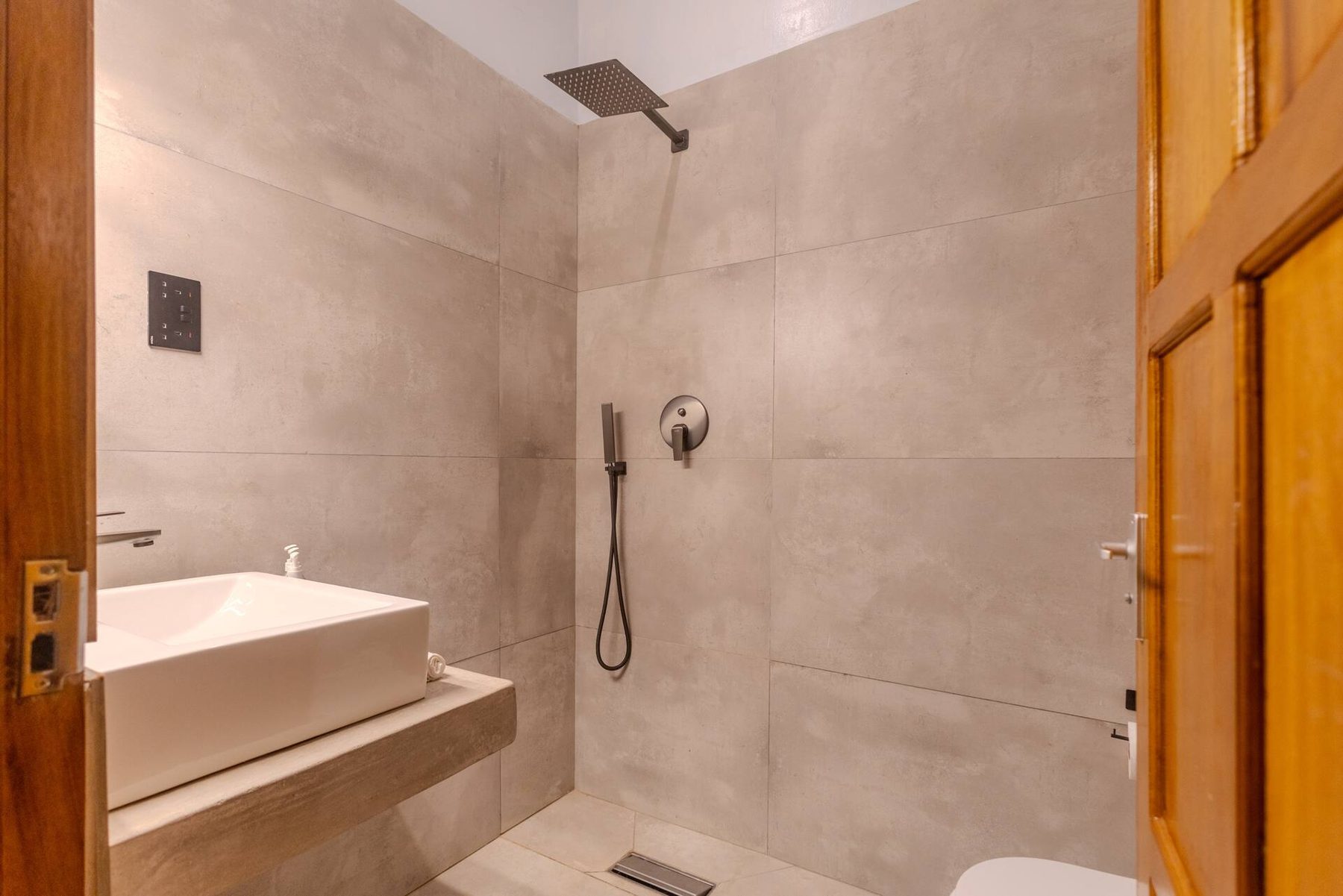 Sky Villa — Luxury Pool Retreat — photo 26