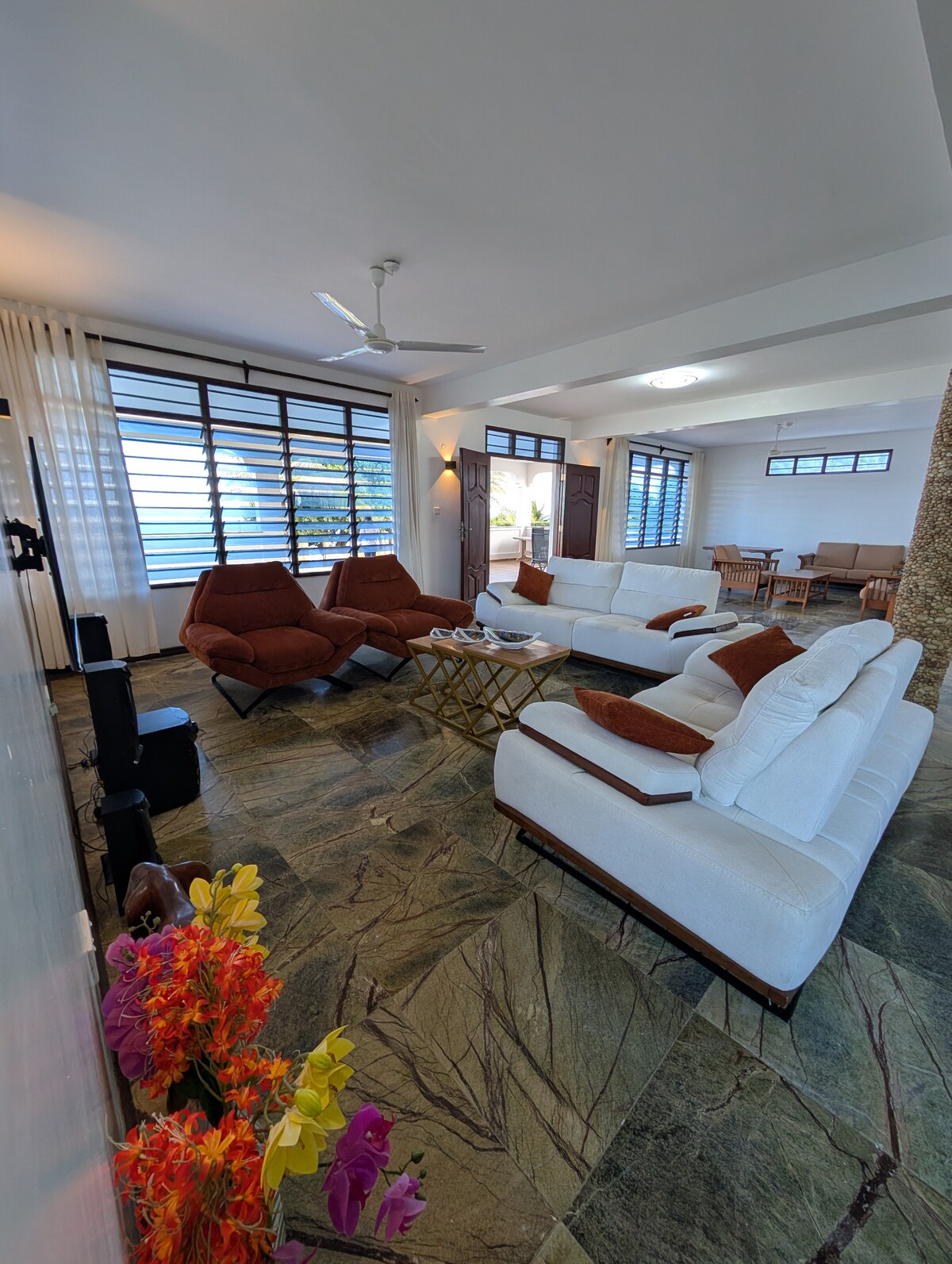Luxury 4BR Beachfront Villa, Private Paradise — photo 9