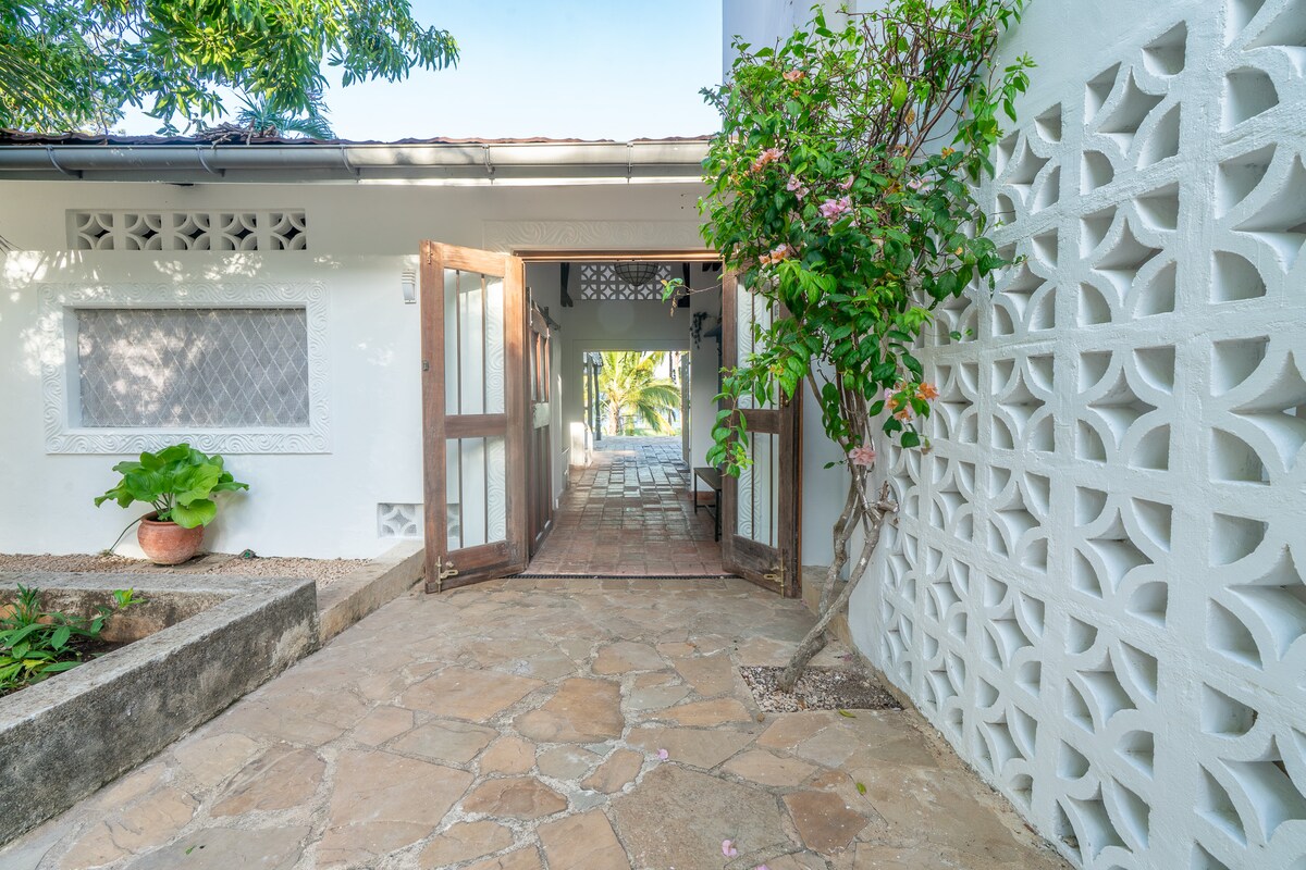 Cape Blush Villa @ Flamboyant — photo 15
