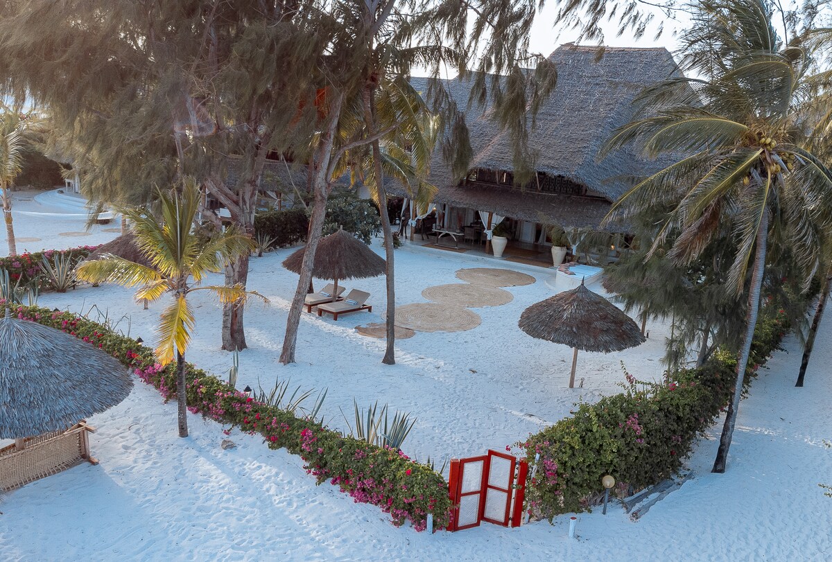 Nuru Villa — Beachfront — photo 2