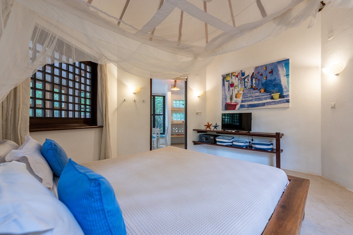 Tequila Sunrise Forest Cabana — photo 30