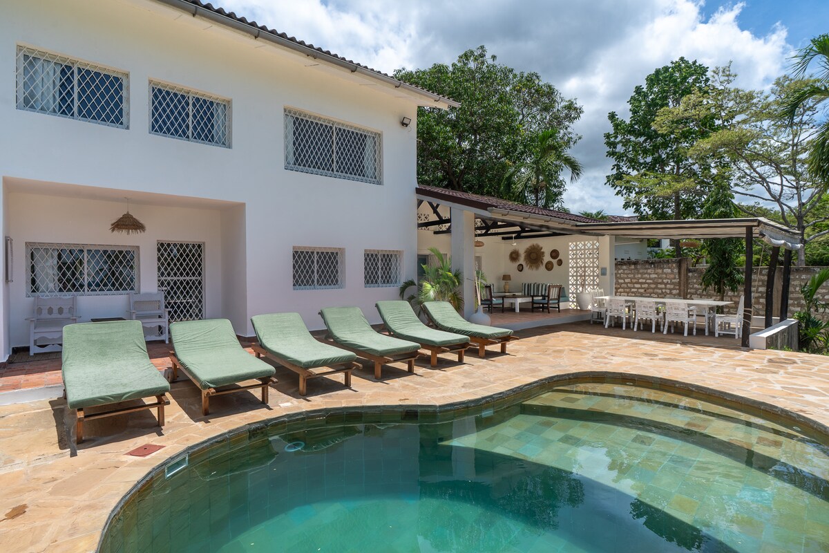 Cape Blush Villa @ Flamboyant — photo 3