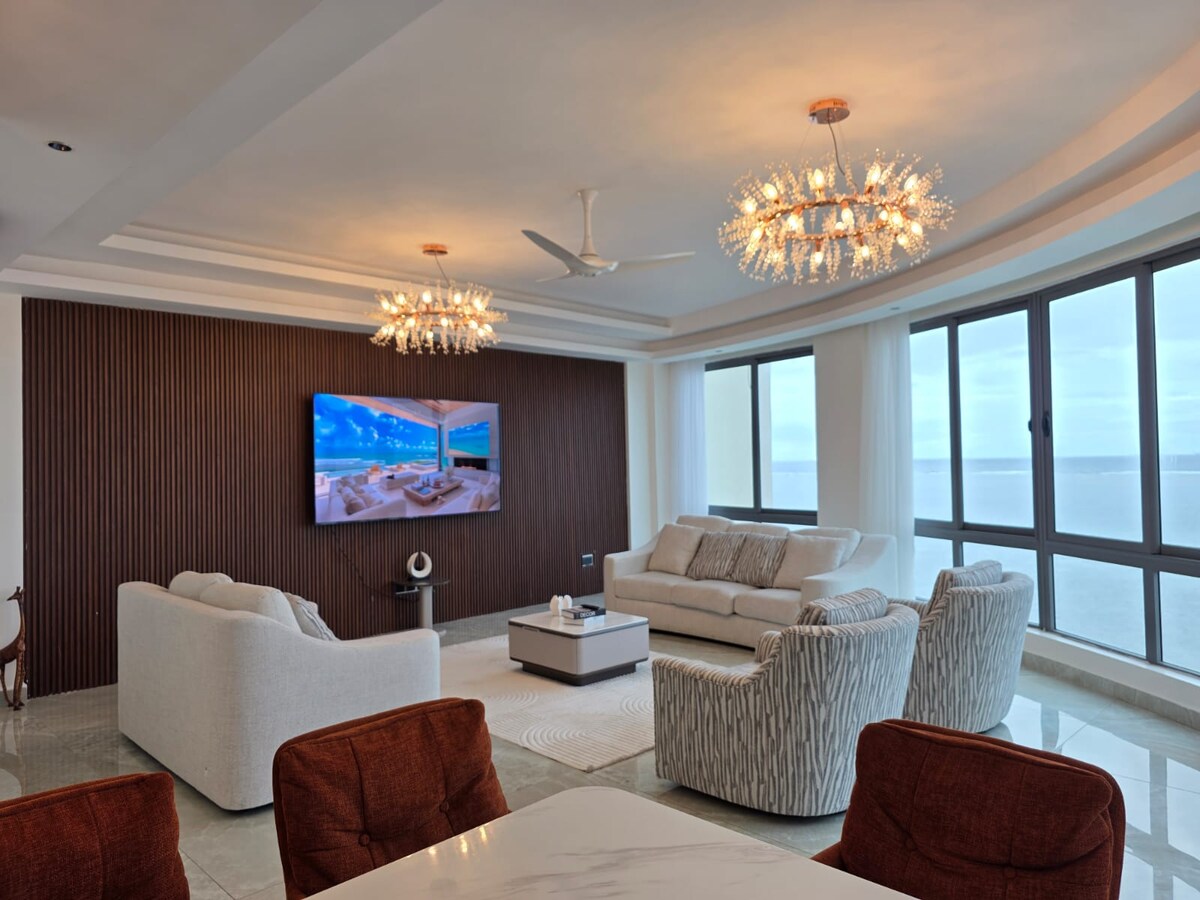 Nauras Exclusive Beachfront, 4BR + DSQ — view 1