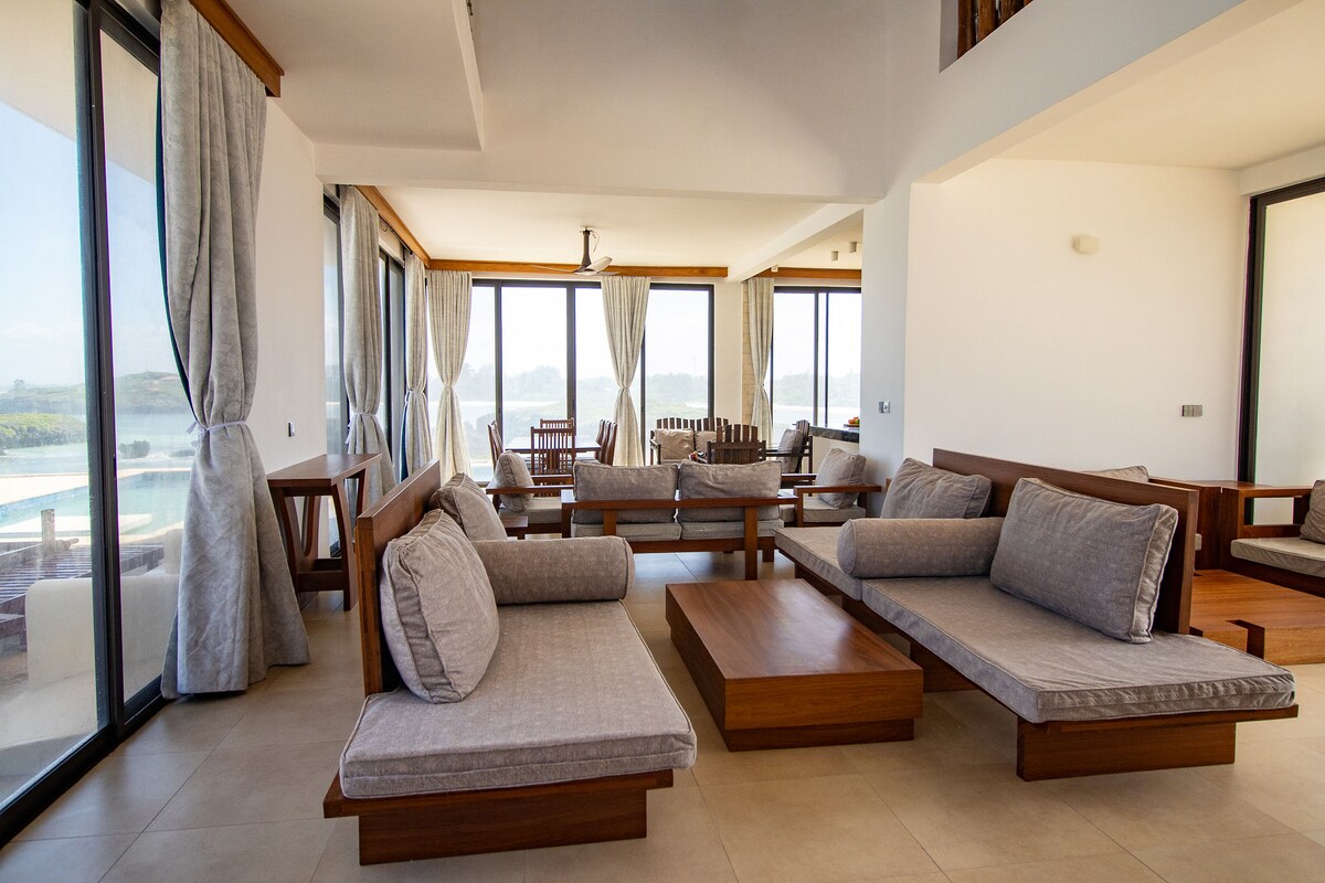 Blue Lagoon Beachfront Villas — photo 4