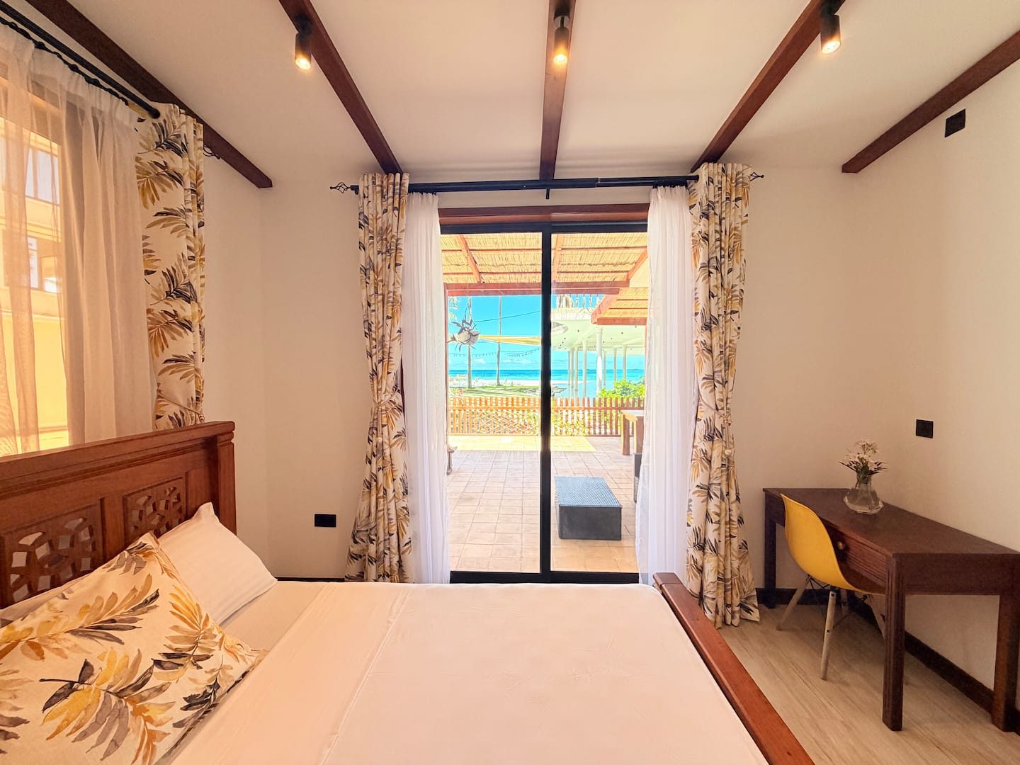 Nyali Beachfront Bungalow — photo 42
