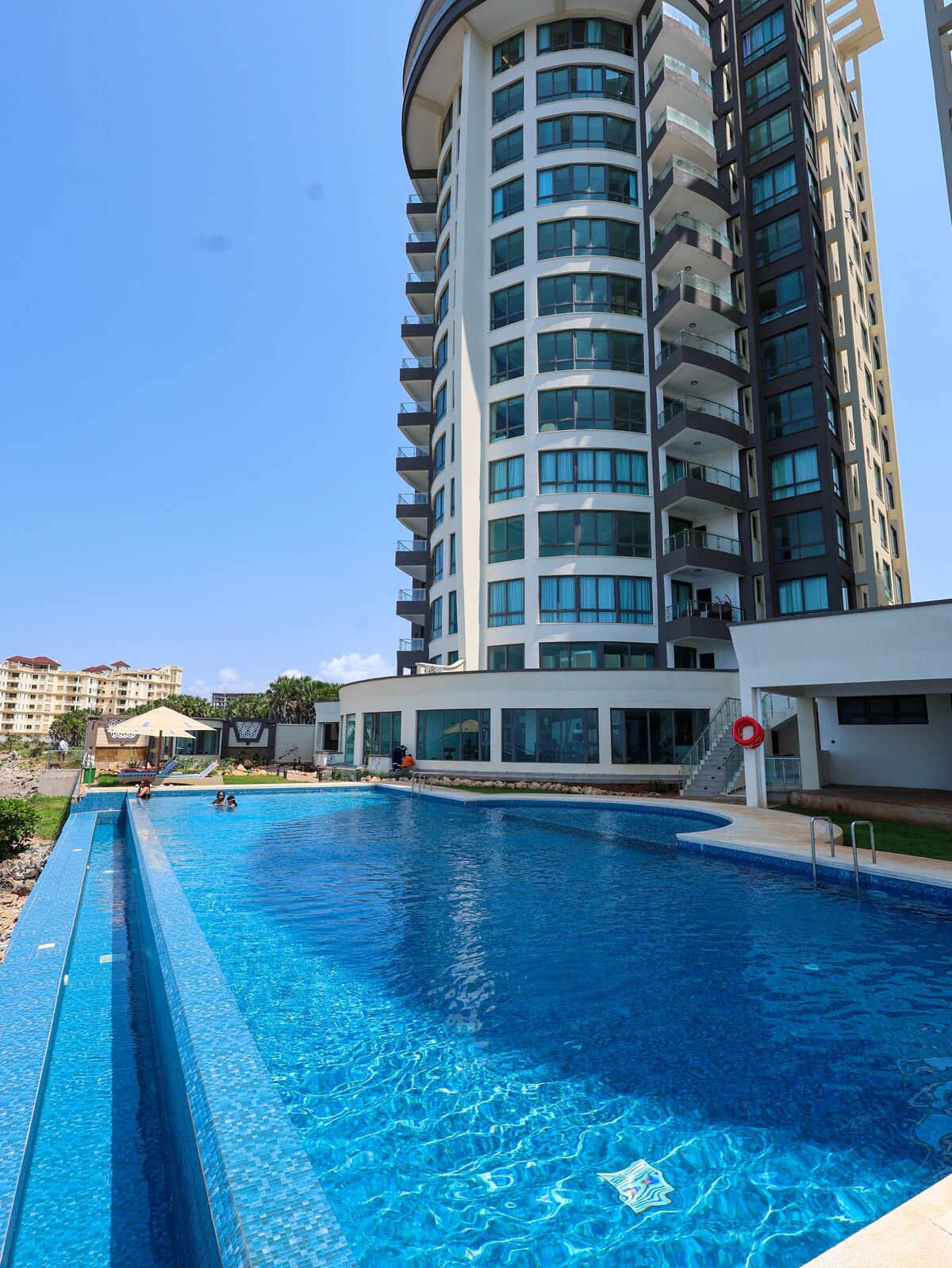 Nauras Exclusive Beachfront, 4BR + DSQ — photo 28