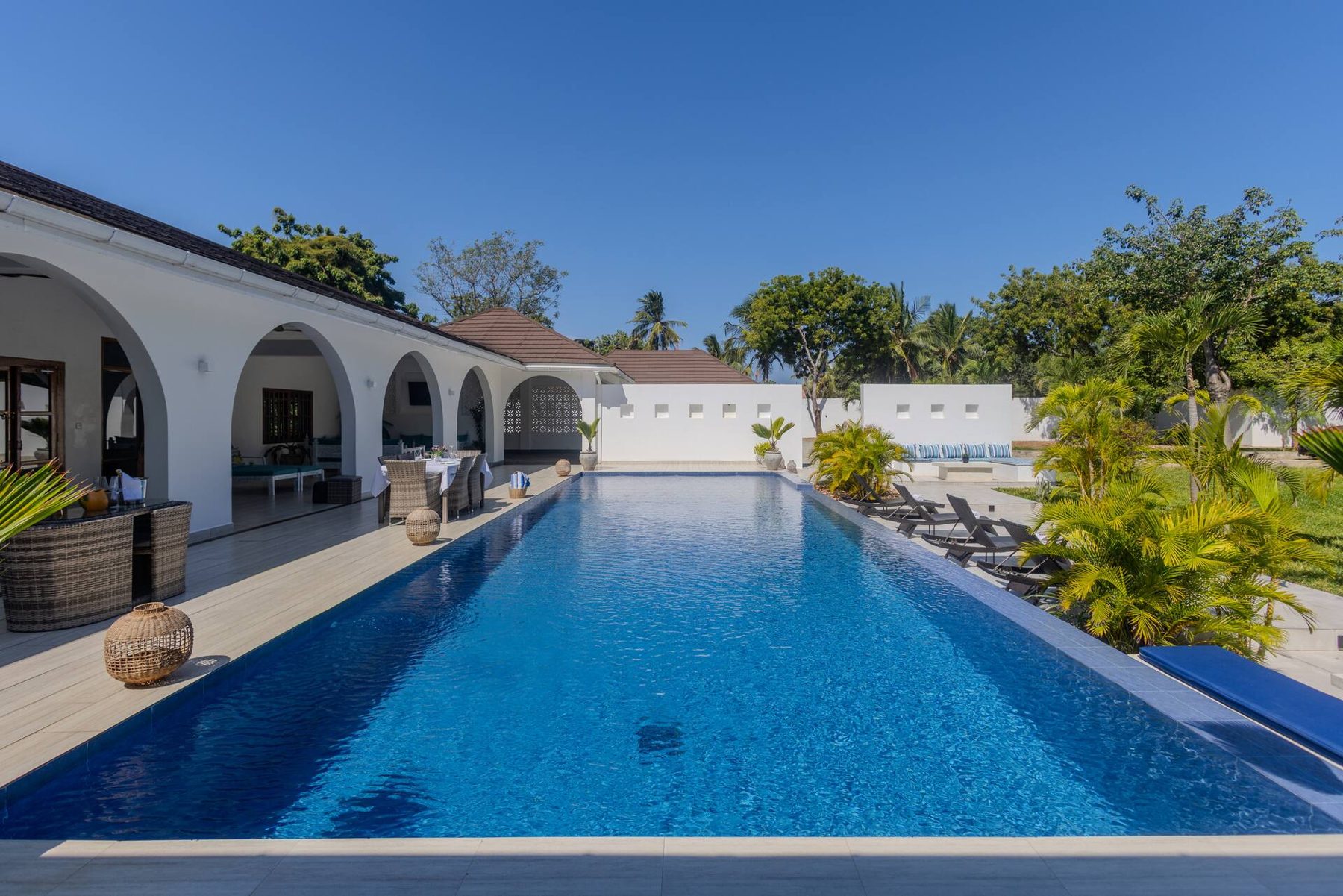 Sky Villa — Luxury Pool Retreat — photo 41