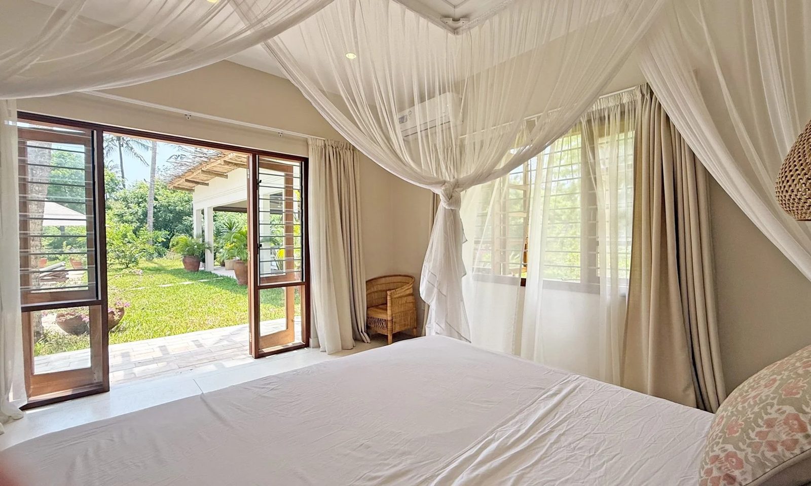 Upepo House, 4BR Mida Forest — photo 15