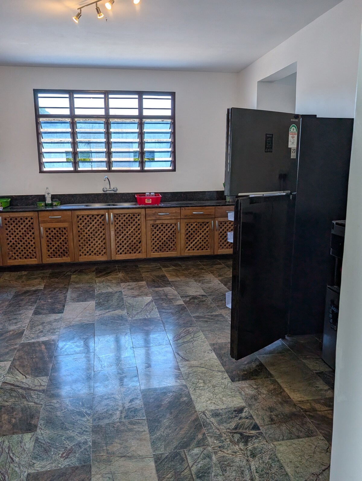 Luxury 4BR Beachfront Villa, Private Paradise — photo 27