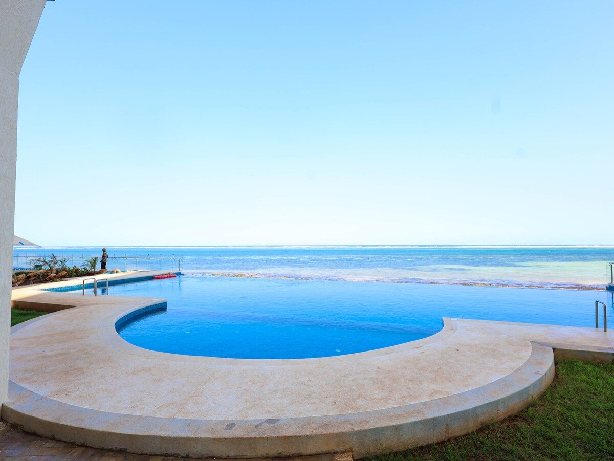 Luxury 3BR Beachfront Escape — photo 47