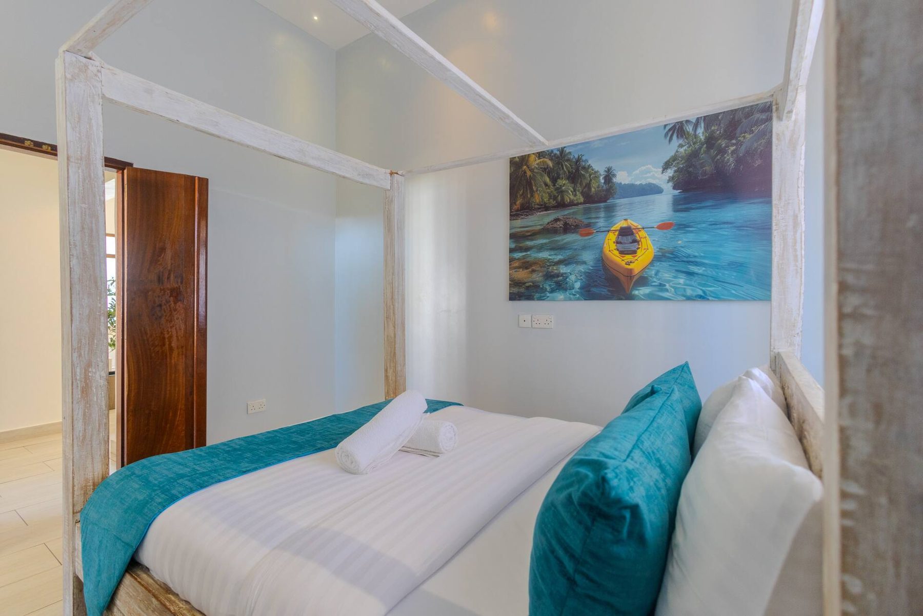 Sky Villa — Luxury Pool Retreat — photo 17