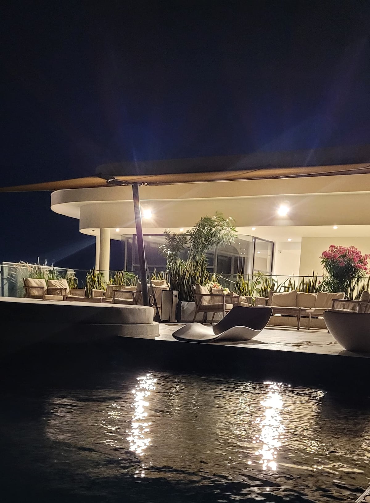 Swahili 1BR with Rooftop Pool — photo 8
