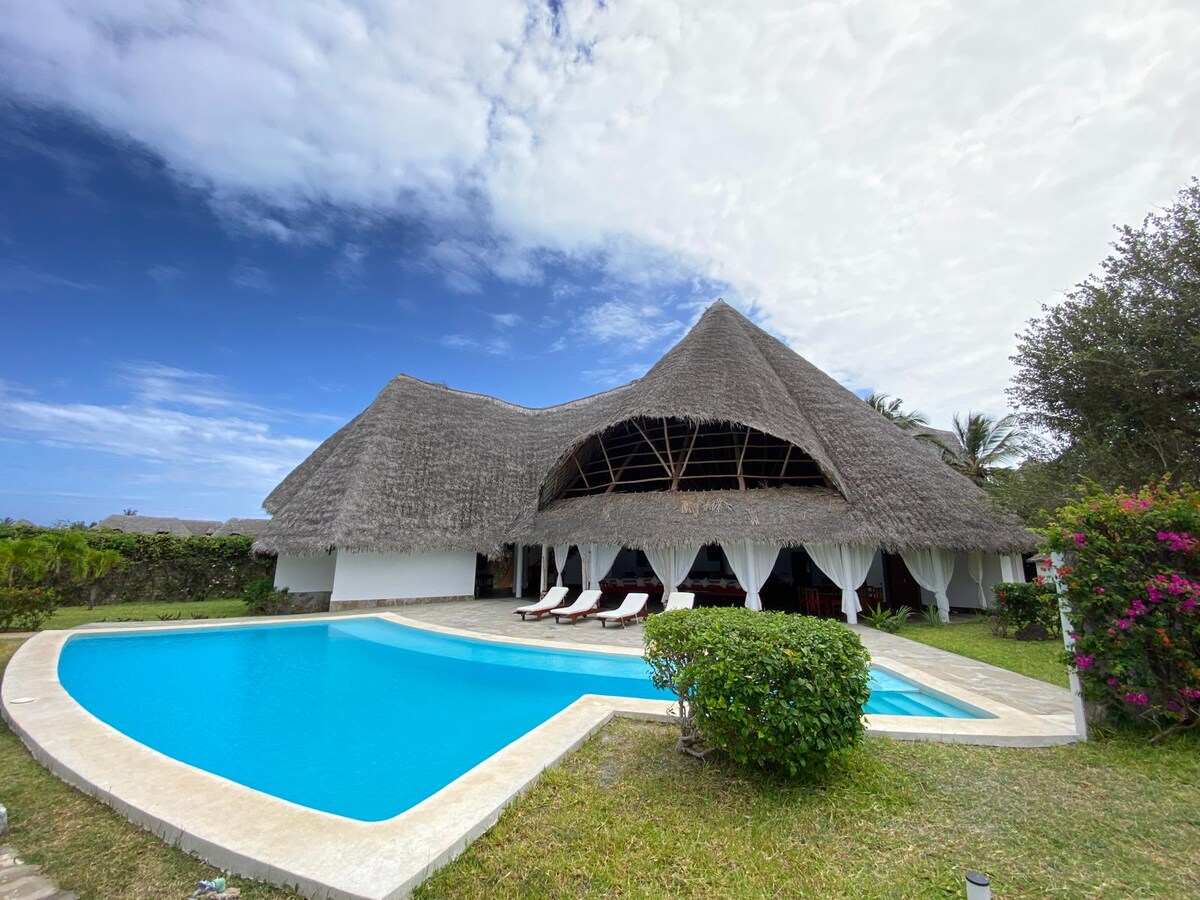 Private Villa With Pool, 5BR — photo 2