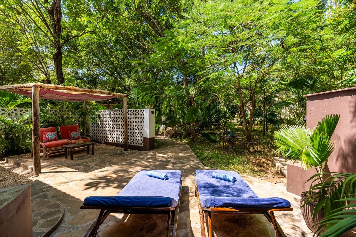 Tequila Sunrise Forest Cabana — photo 41