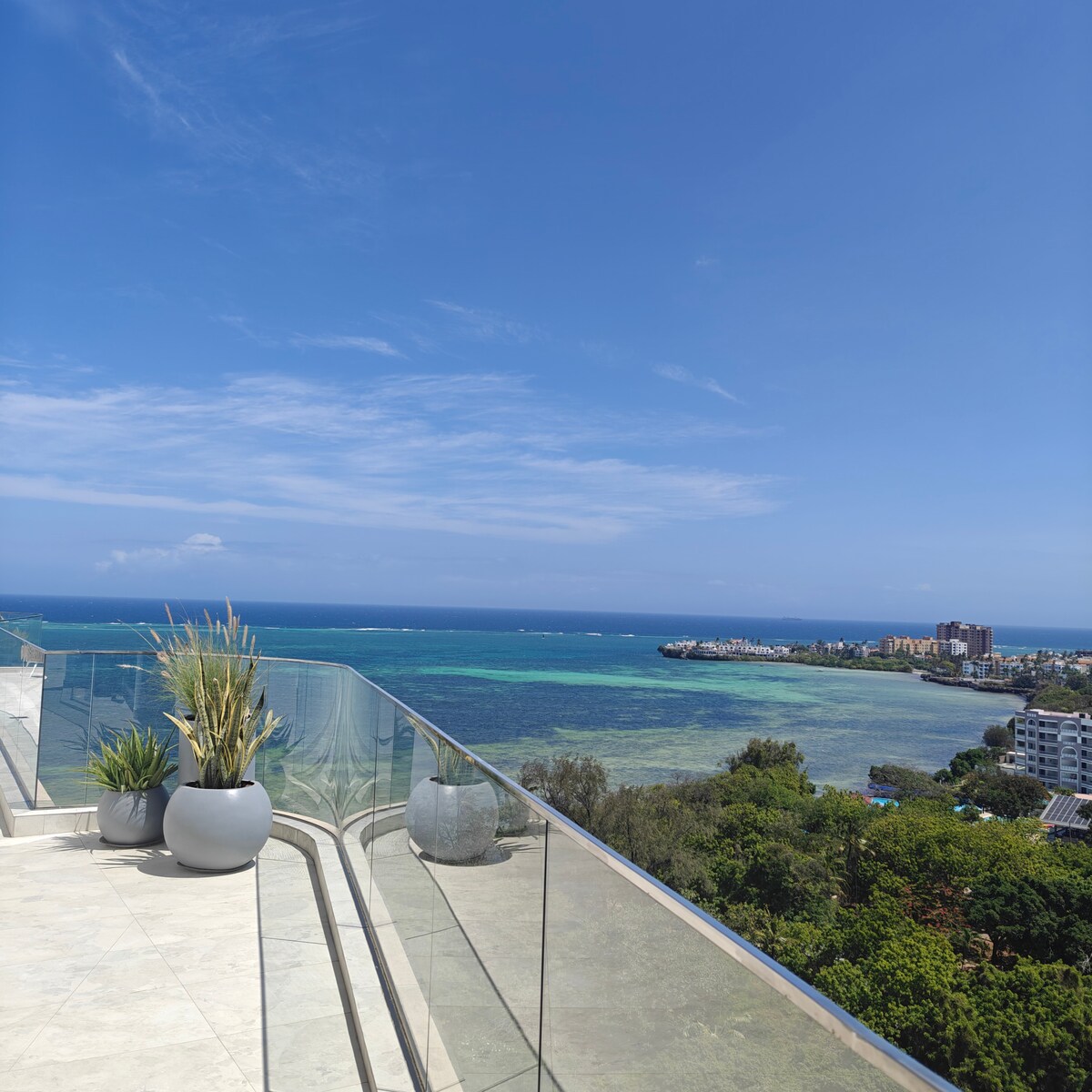 Swahili 1BR with Rooftop Pool — view 1