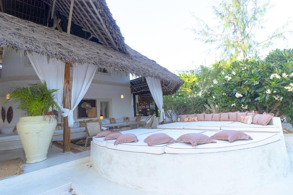 Nuru Villa — Beachfront — photo 4