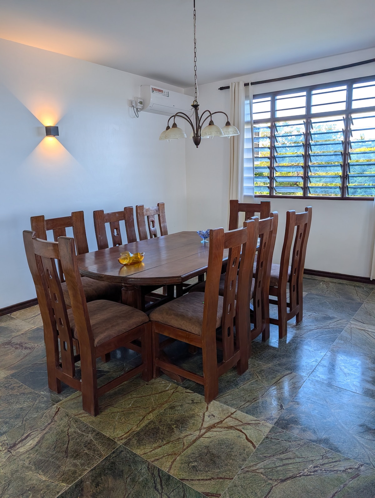Luxury 4BR Beachfront Villa, Private Paradise — view 3