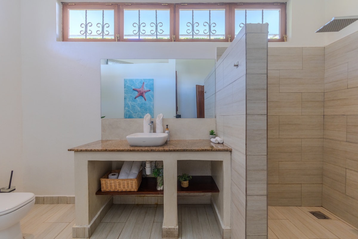 Sky Villa Luxury Pool Retreat, 8BR — photo 67