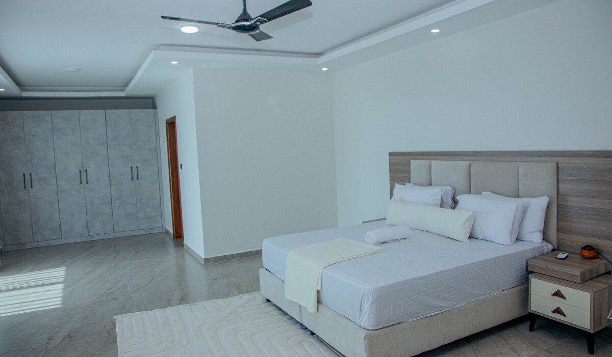 Semo's Aqua Luxury 6BR Penthouse — photo 48