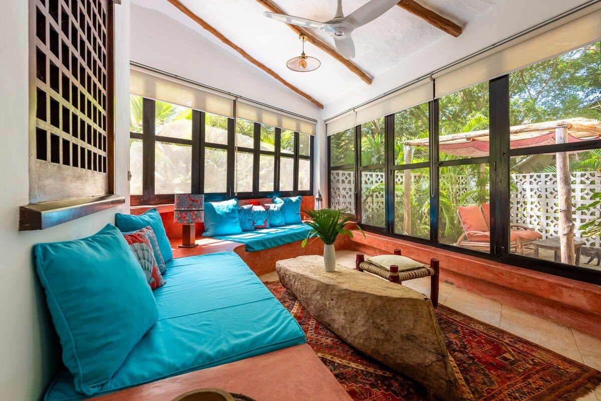 Tequila Sunrise Forest Cabana — photo 2