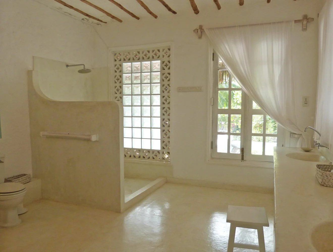 Blue Bay Beach House, 5BR Beachfront — photo 16