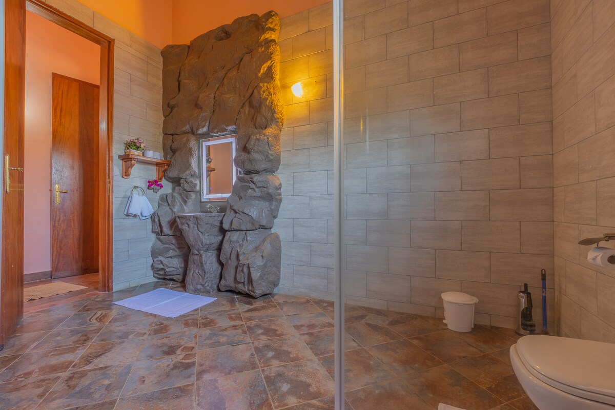 Diani Hilltop Villa, 5BR — photo 52