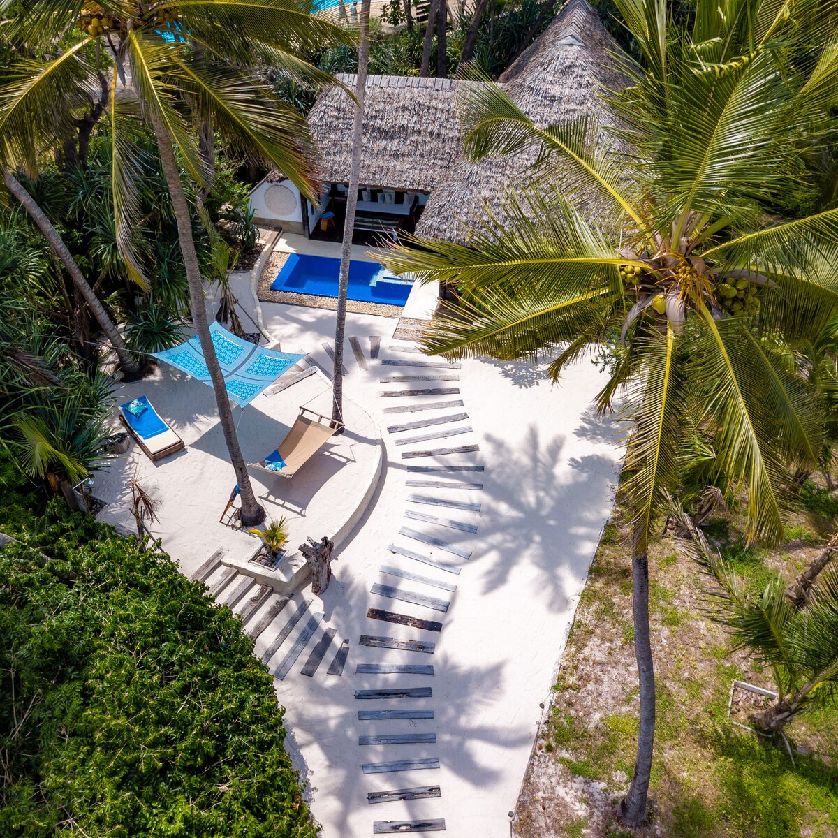 Azhari Beach Villa — view 2