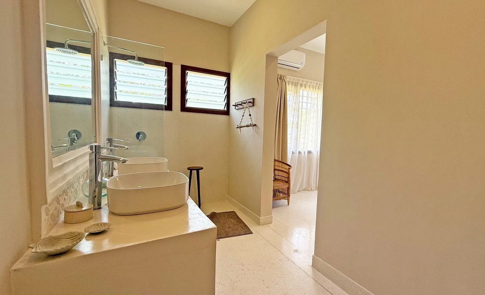 Upepo House, 4BR Mida Forest — photo 18