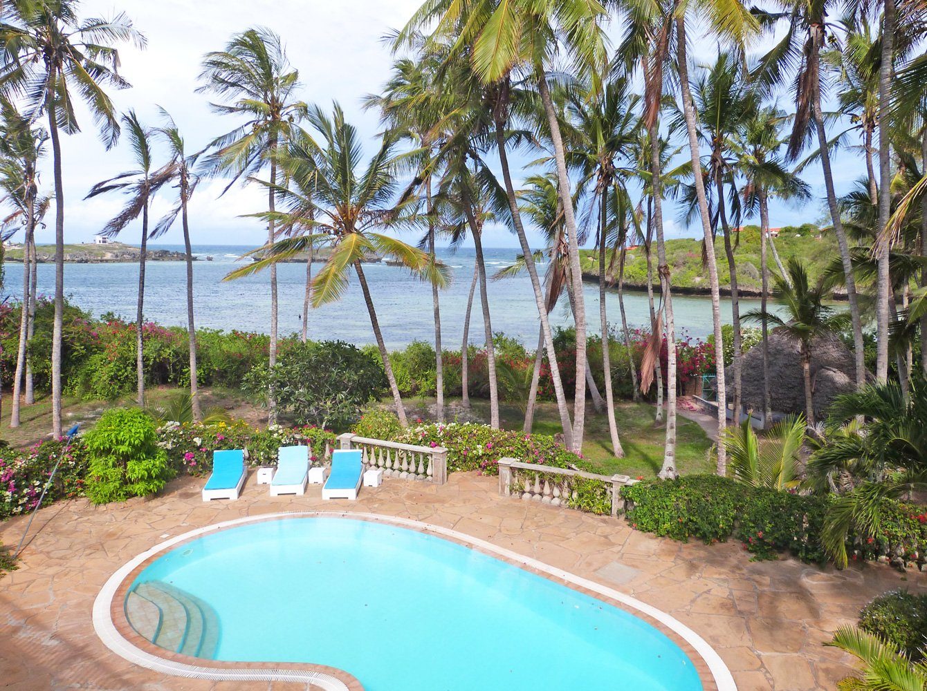 Blue Bay Beach House, 5BR Beachfront — photo 4