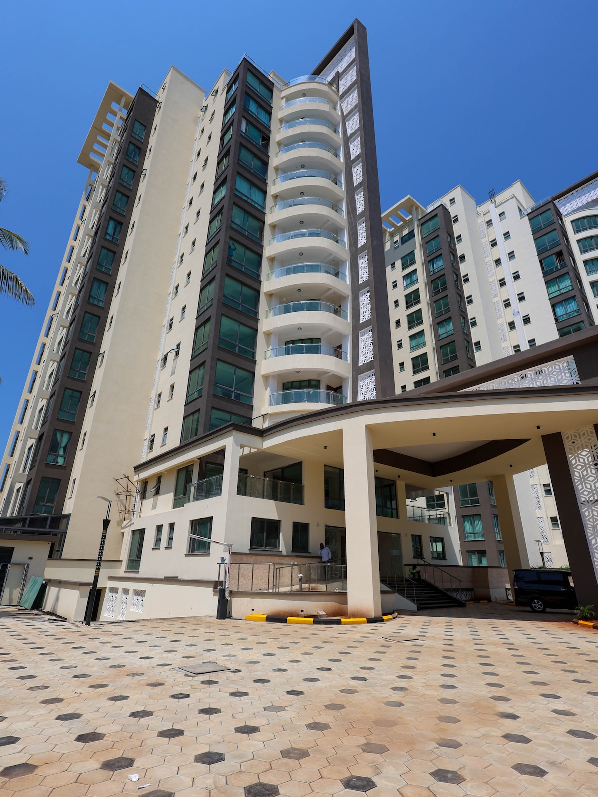 Nauras Towers Beachfront, 4BR — photo 25