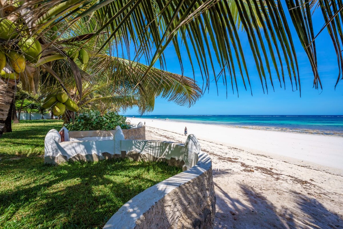 Diani White House - 2 Homes Together, 6BR — photo 5