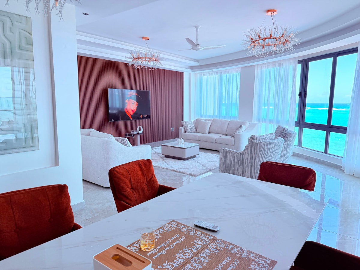 Nauras Exclusive Beachfront, 4BR + DSQ — view 2