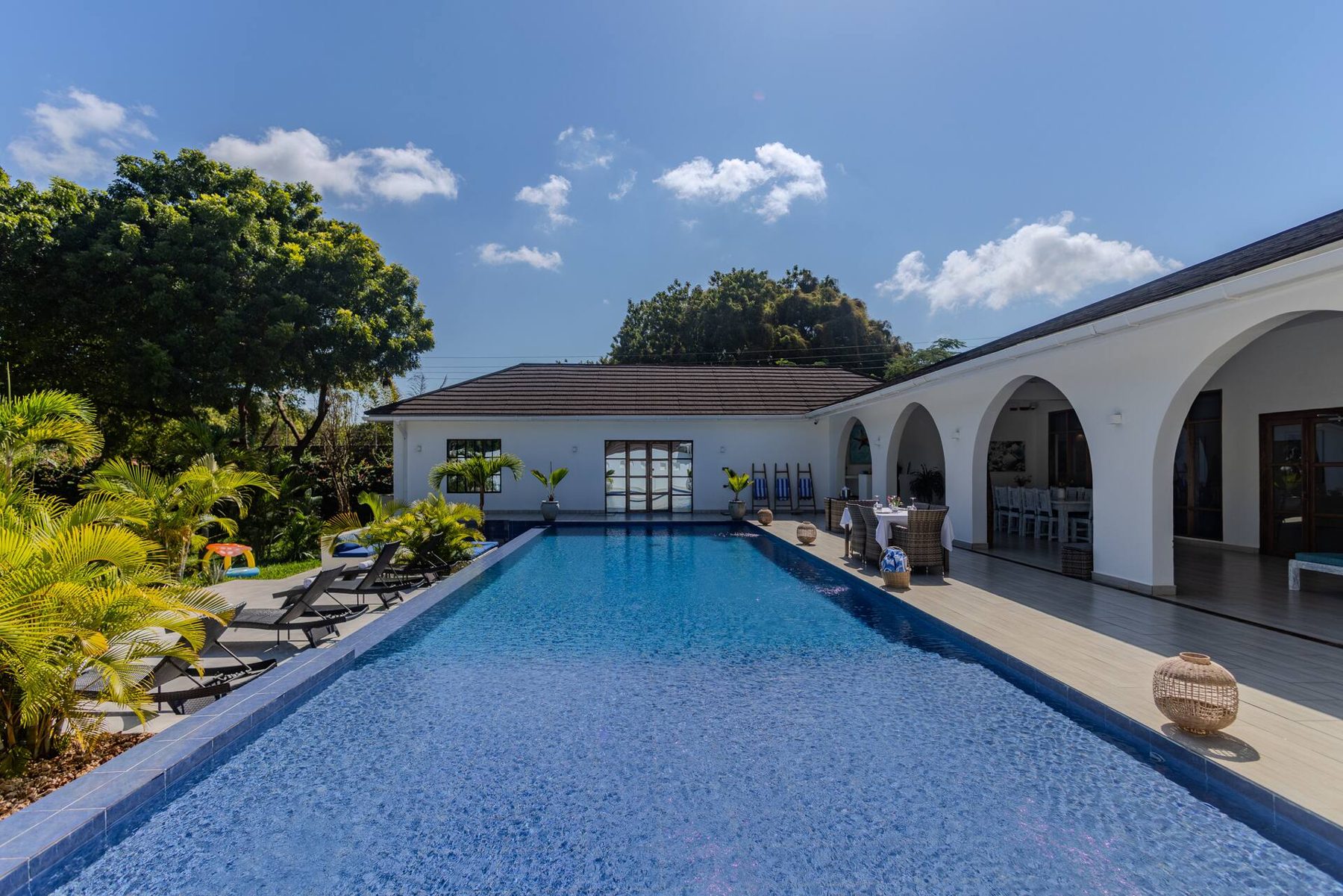 Sky Villa — Luxury Pool Retreat — photo 53