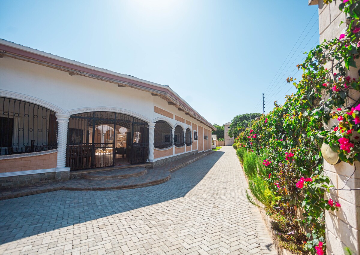 Diani Hilltop Villa, 5BR — photo 10