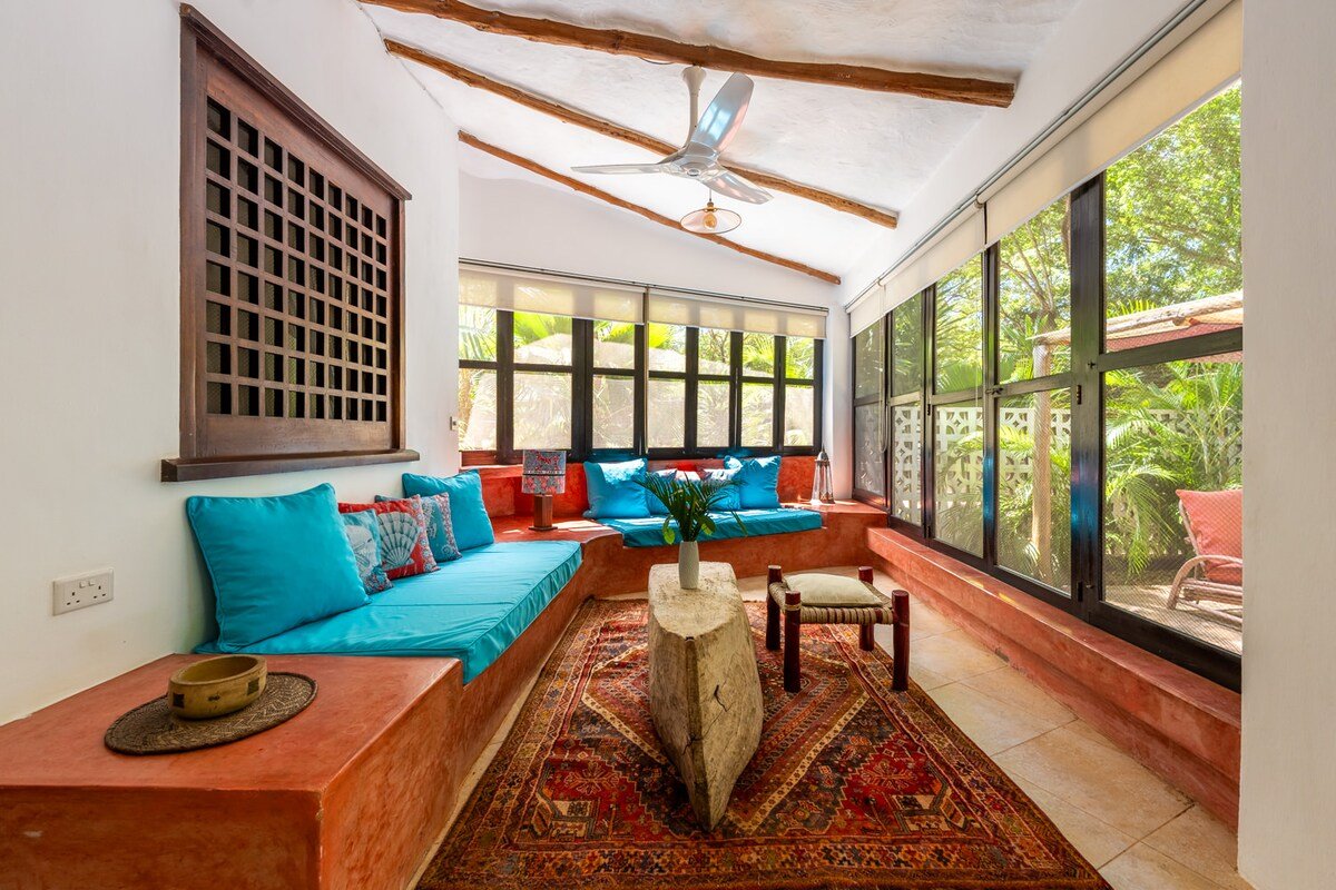 Tequila Sunrise Forest Cabana — photo 4