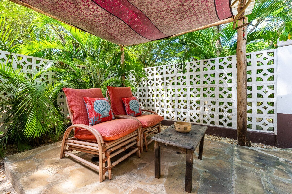 Tequila Sunrise Forest Cabana — photo 43