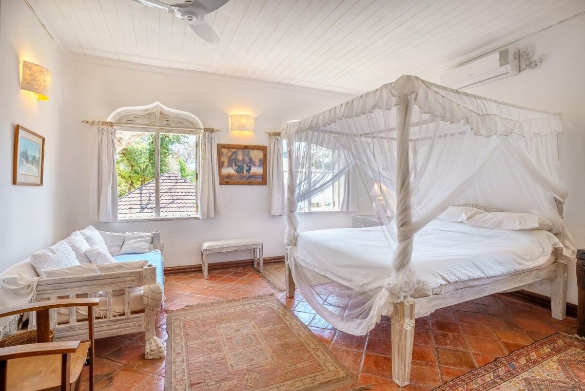 Diani White House - 2 Homes Together, 6BR — photo 9