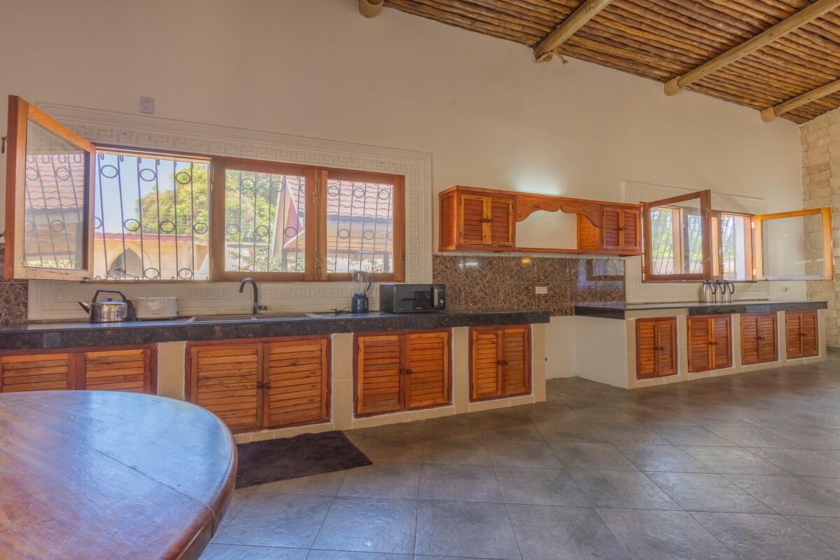 Diani Hilltop Villa, 5BR — photo 24