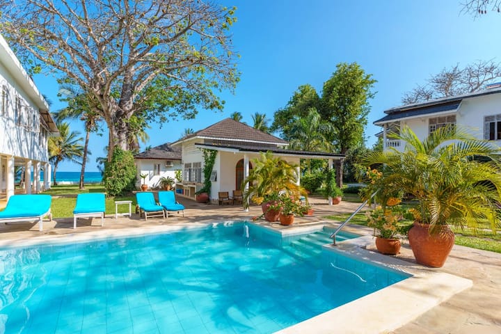 Diani White House - 2 Homes Together, 6BR — photo 21