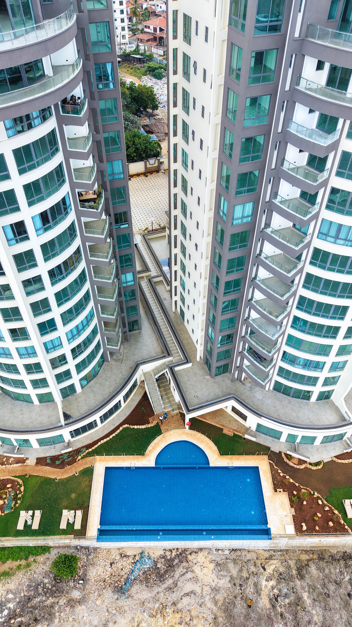 Nauras Towers Beachfront, 4BR — photo 30