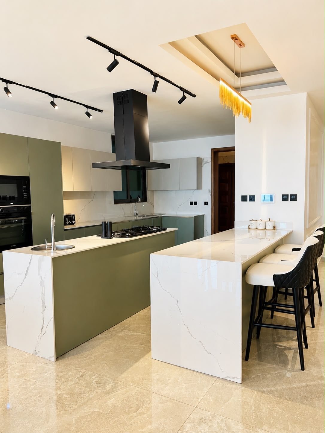 Luxury 3BR Beachfront Escape — photo 17