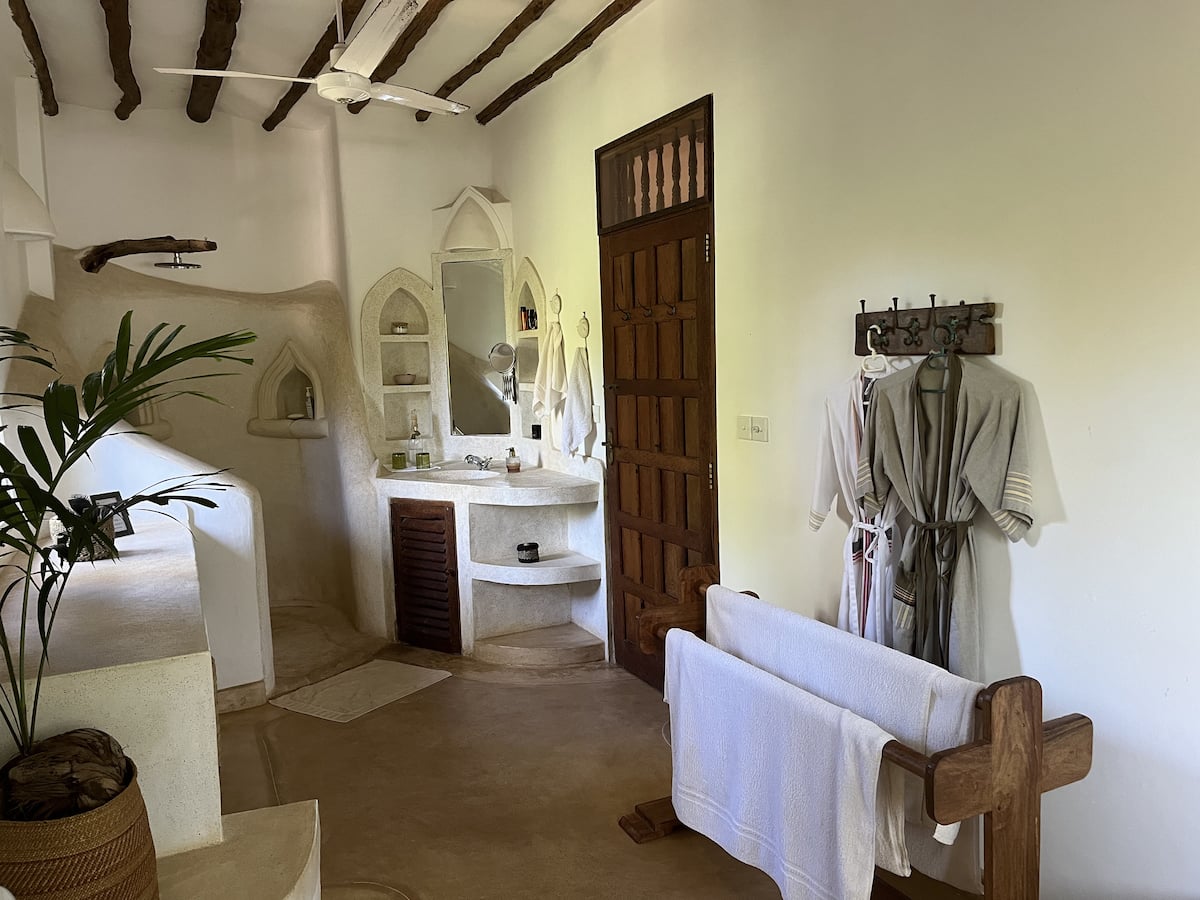 VillaTamu — Fully Staffed Between Ocean & Creek — photo 34